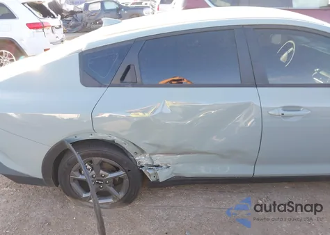 2025 Kia K4 Lxs из США, поврежденный, VIN 3KPFT4DE7SE213326